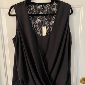 XL women’s black sleeveless lace shirt